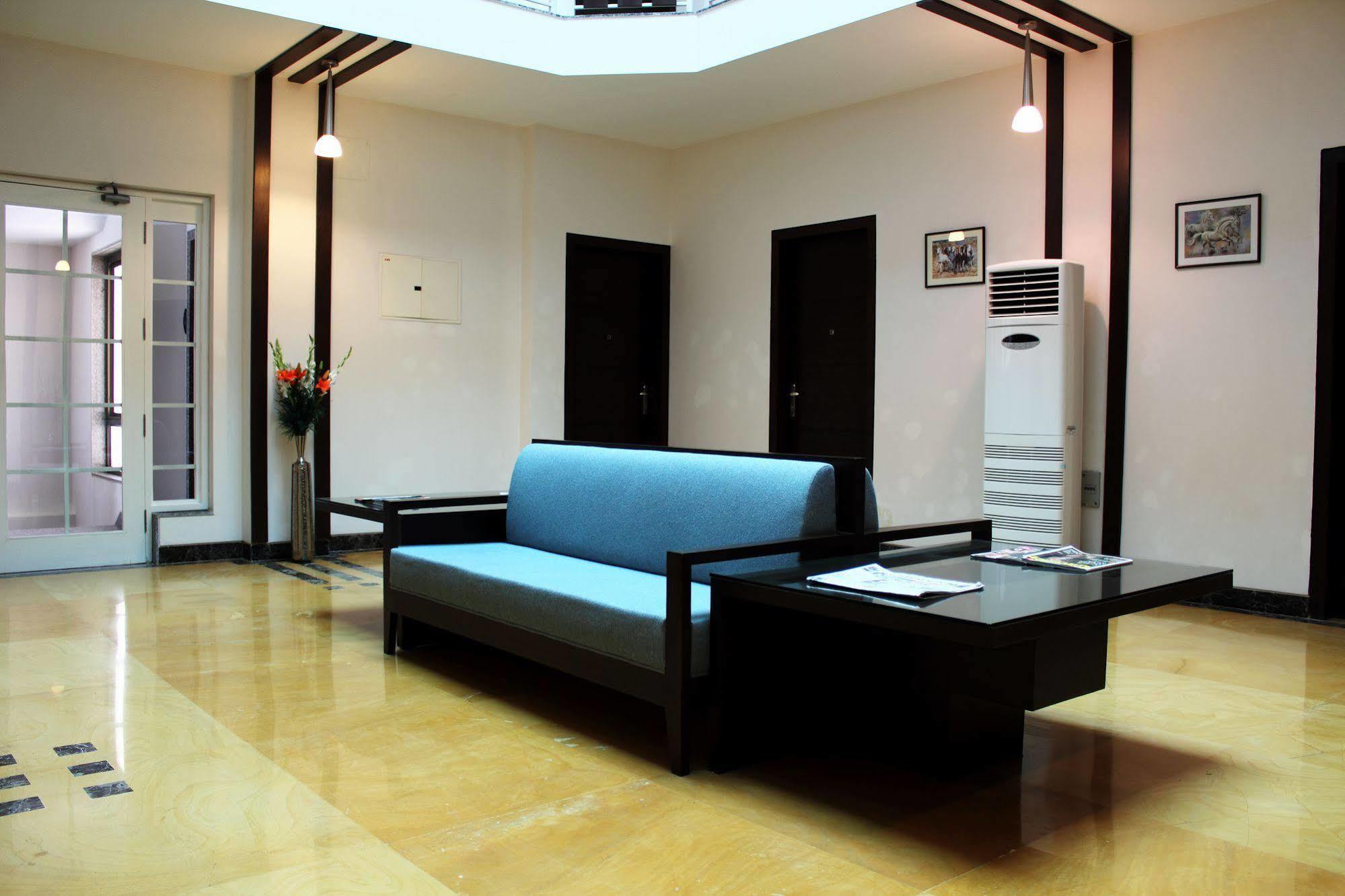 Stately Suites Mg Road Gurgaon Bagian luar foto