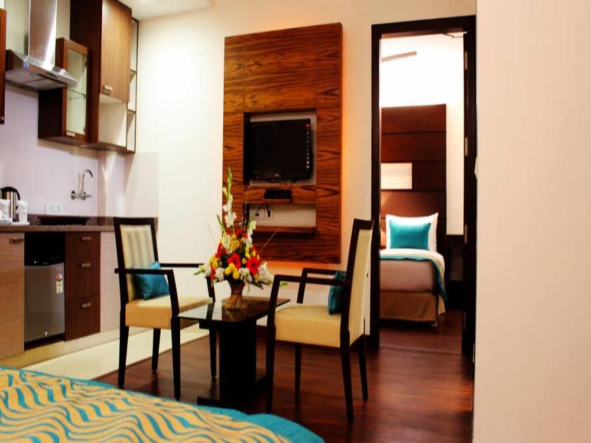 Stately Suites Mg Road Gurgaon Bagian luar foto