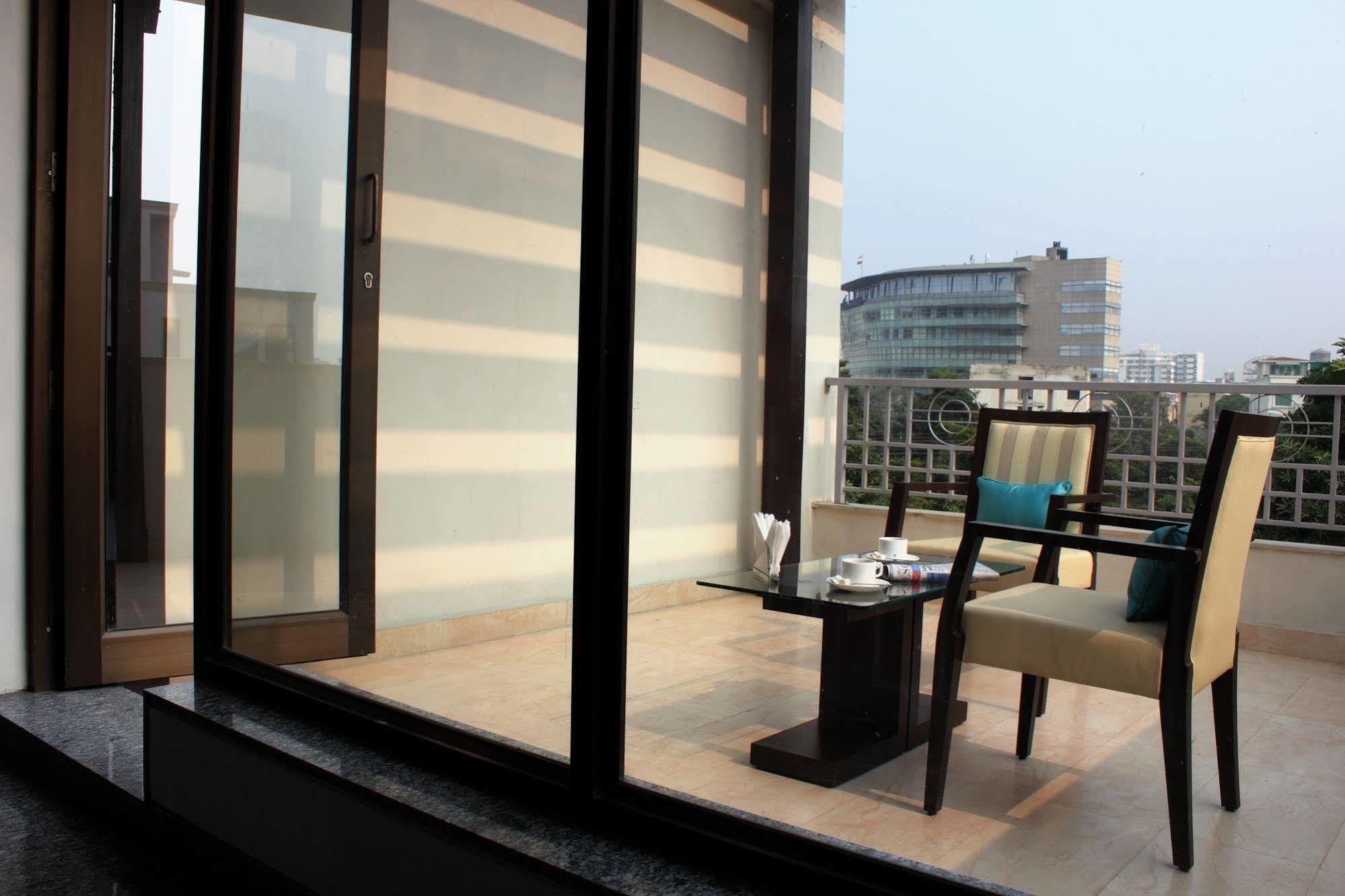 Stately Suites Mg Road Gurgaon Bagian luar foto