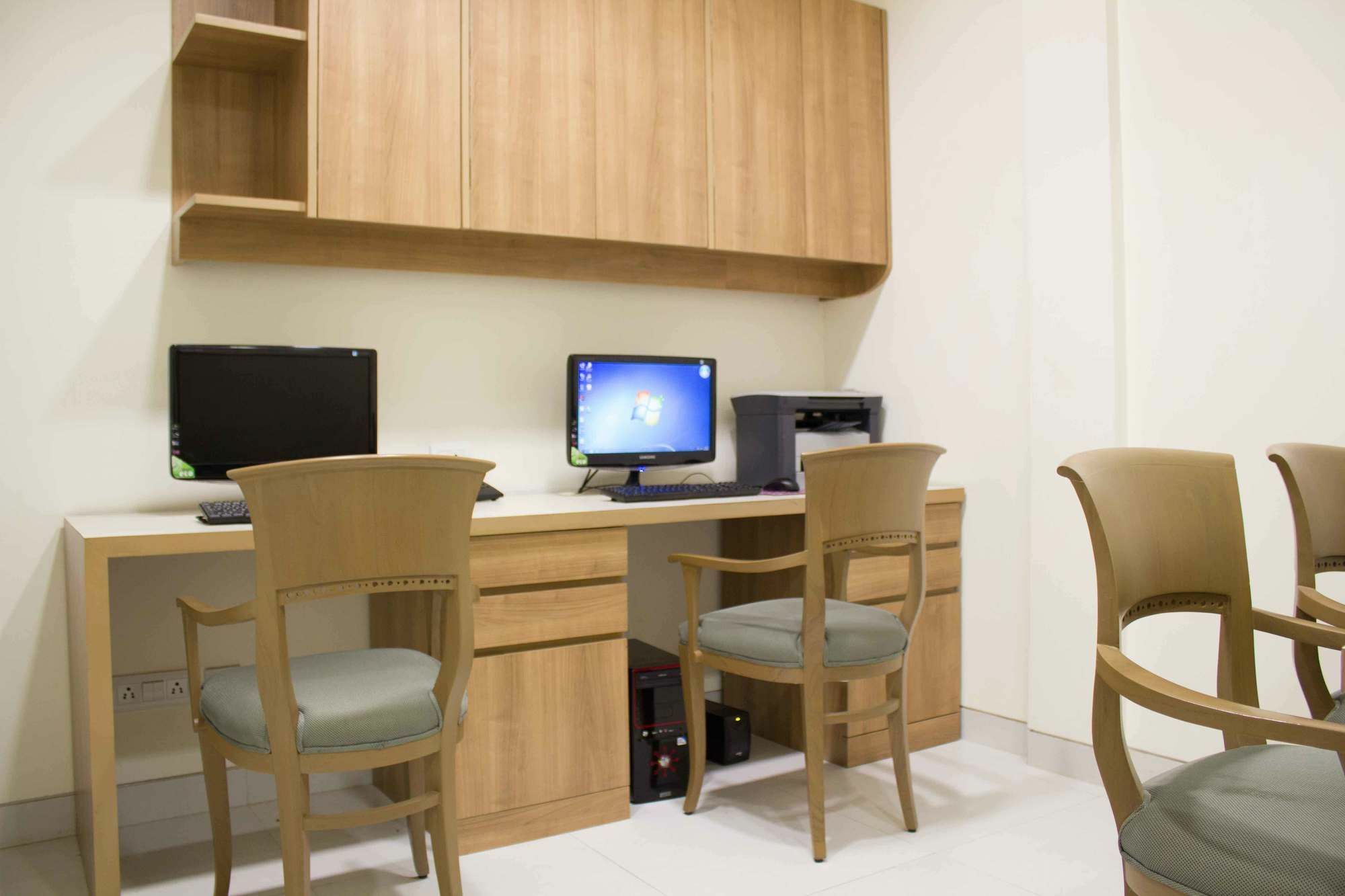 Stately Suites Mg Road Gurgaon Bagian luar foto