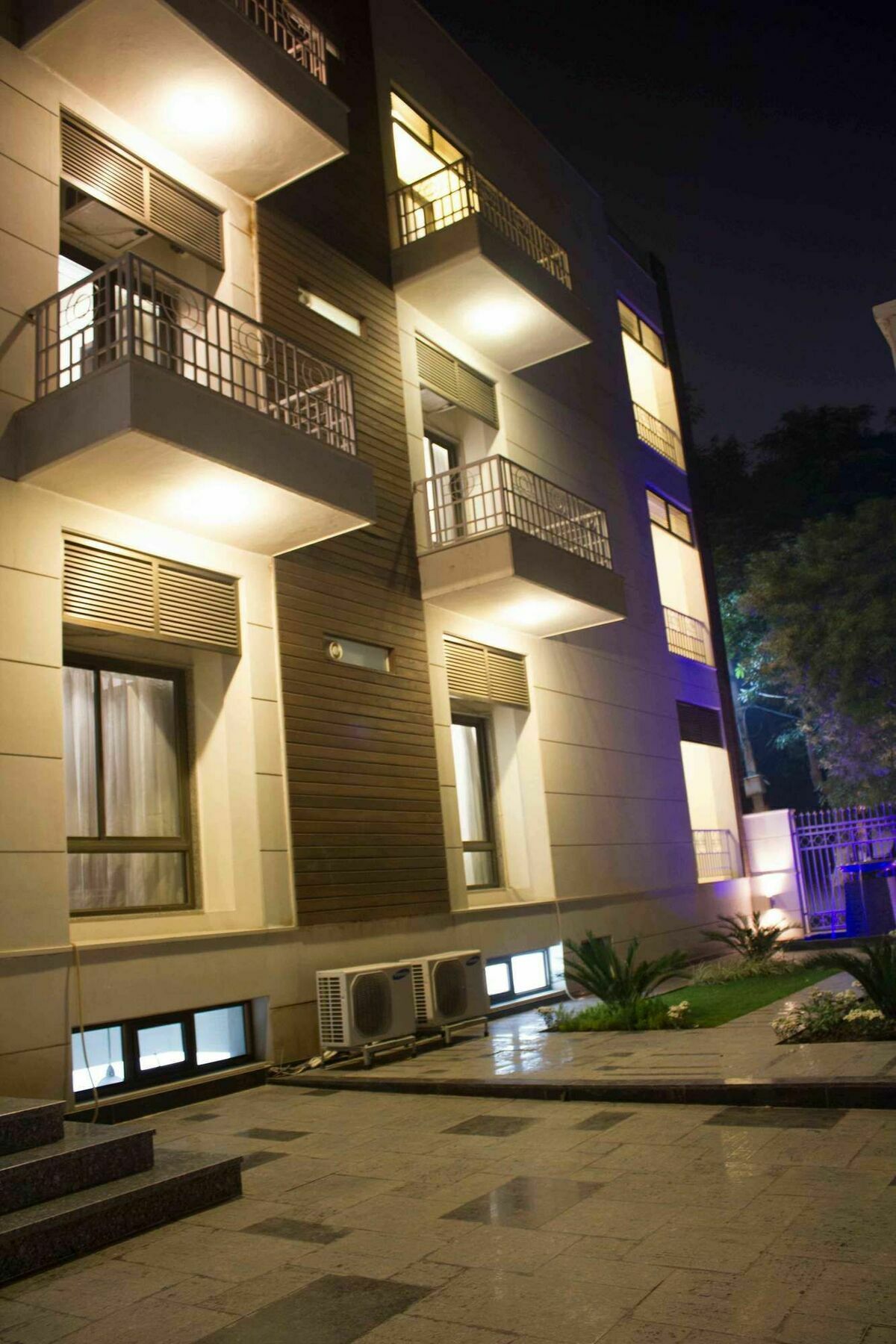 Stately Suites Mg Road Gurgaon Bagian luar foto