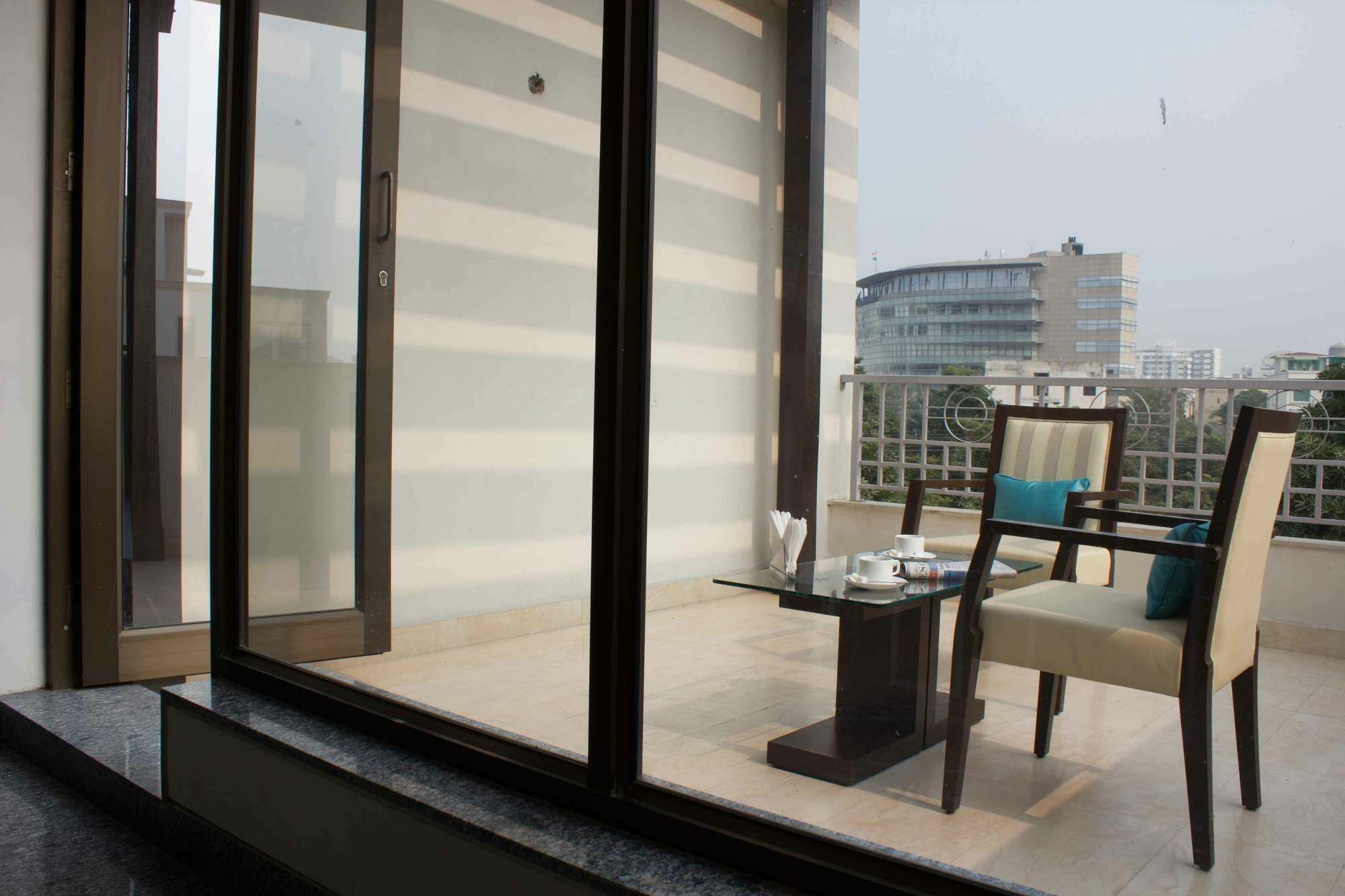 Stately Suites Mg Road Gurgaon Bagian luar foto